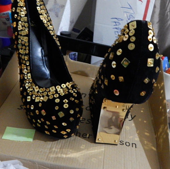 Black & Gold Velvet Wedges - Picture 6 of 6